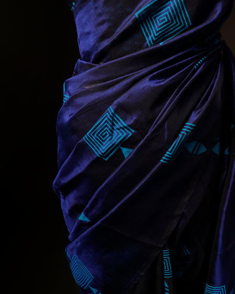 Midnight Elegance Ink Blue Handloom Silk Cotton Saree